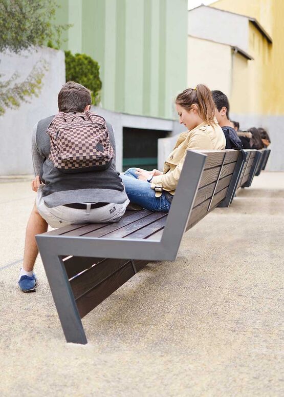 Banc à implantation en porte à faux | Banc Montgenèvre - produit présenté par AREA