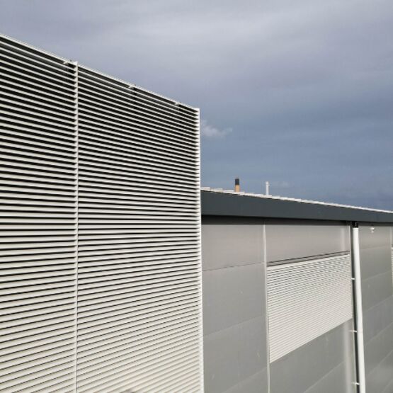 Bardage à ventelles filantes | DucoWall Screening - produit présenté par DUCO VENTILATION & SUN CONTROL