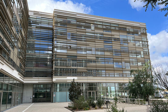 Brise-soleil aluminium pour mur-rideau | TANAGRA