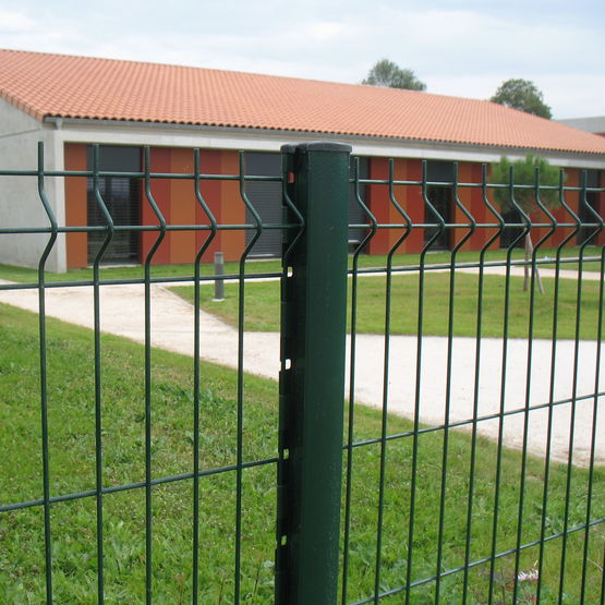 Aménagement d'une maison individuelle avec clôture en panneaux