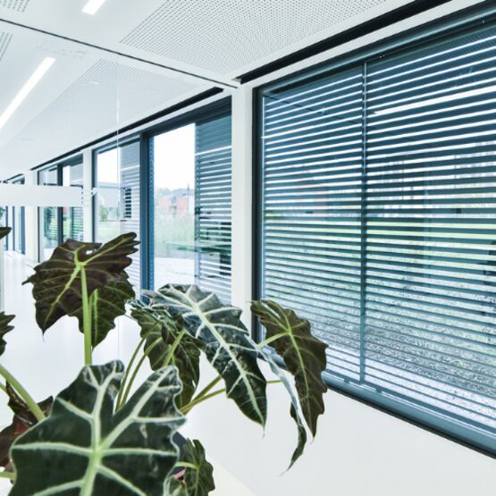   DucoSlide LuxFrame (XXL) | Brise-soleil à panneaux coulissants - DUCO VENTILATION & SUN CONTROL