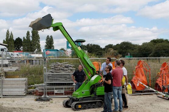  Elévateur télescopique multifonction sur chenilles | Cingo M10 Handler 200 - MERLO