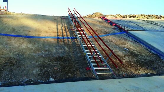  Escalier de talus en aluminium pour accès aux chantiers - CMT GROUP