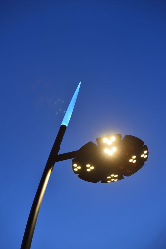  Luminaire urbain   led en forme de fleur ultra modulable 