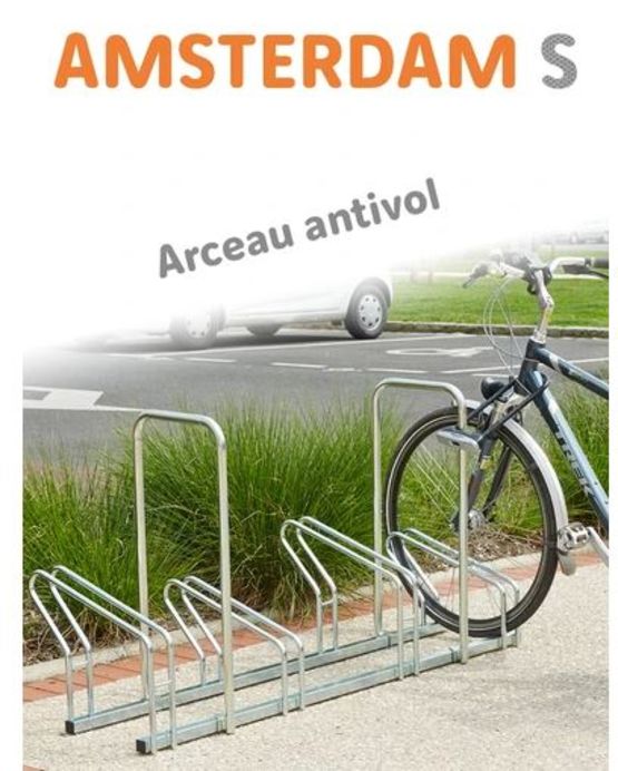 Râtelier vélo au sol avec 2 arceaux antivol pour 3 vélos