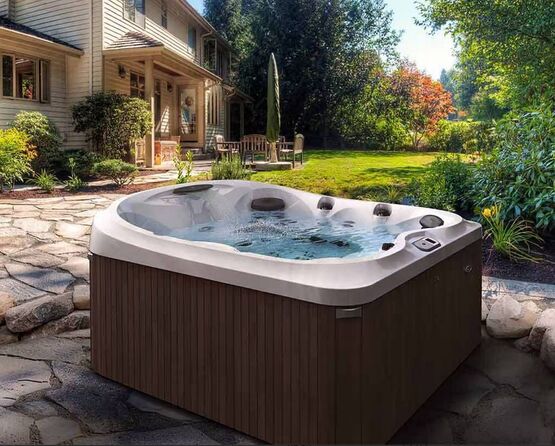 Spa 6 places | J-445 - produit présenté par JACUZZI FRANCE