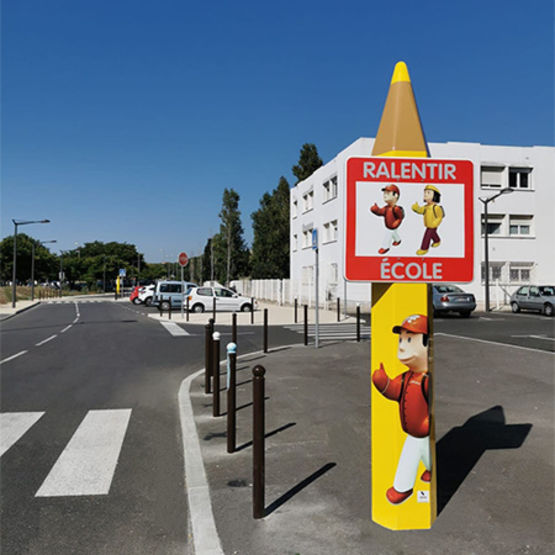  Totem gros crayon de signalisation | SERAC SIGNALISATION - SERAC SIGNALISATION